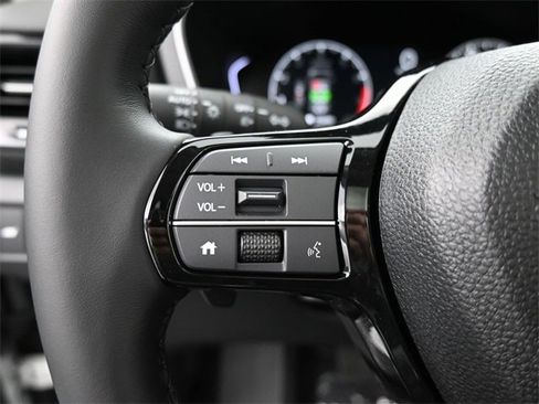 New 2025 Honda Pilot Touring image 13