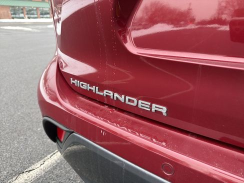 Used 2024 Toyota Highlander Limited image 35