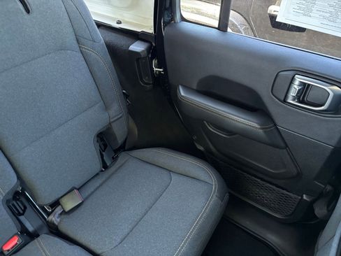 Used 2025 Jeep Wrangler Unlimited Sahara AWD/4WD image 37