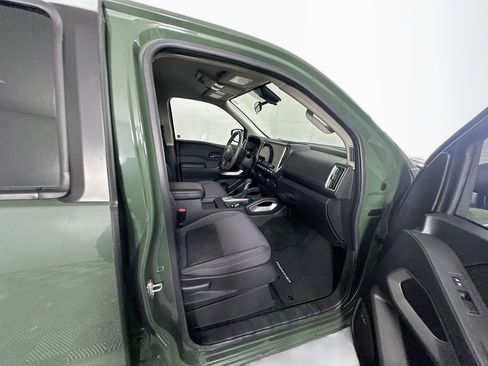 Used 2025 Nissan Frontier SV w/ SV Convenience Package image 29