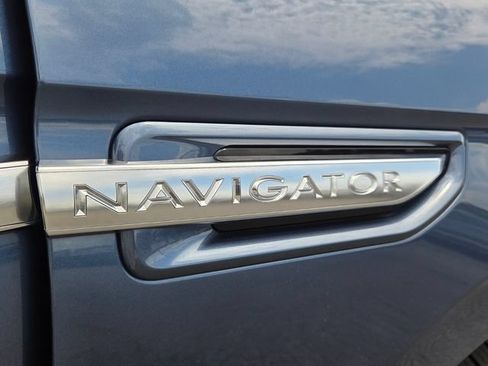 Used 2019 Lincoln Navigator Reserve w/ Cargo Package AWD/4WD image 16
