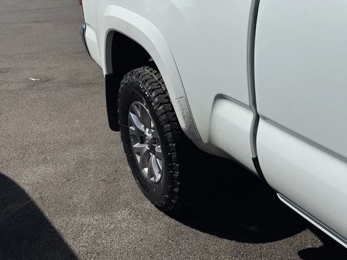 Used 2017 Toyota Tacoma SR5 w/ Tow Package AWD/4WD image 12