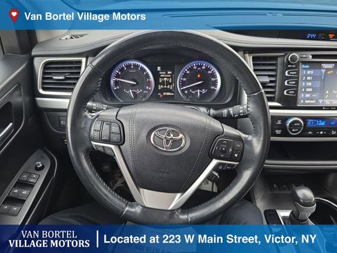 Used 2018 Toyota Highlander SE image 13