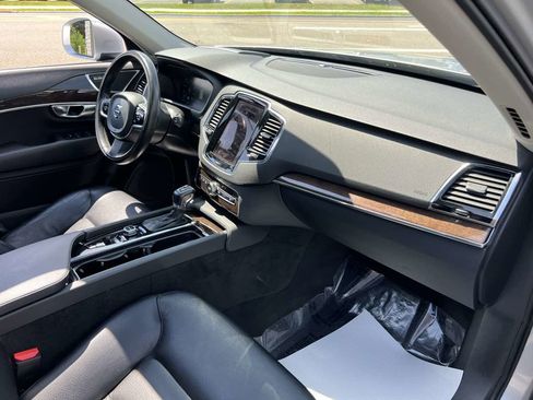 Used 2016 Volvo XC90 T6 Momentum w/ Momentum Plus Package image 20