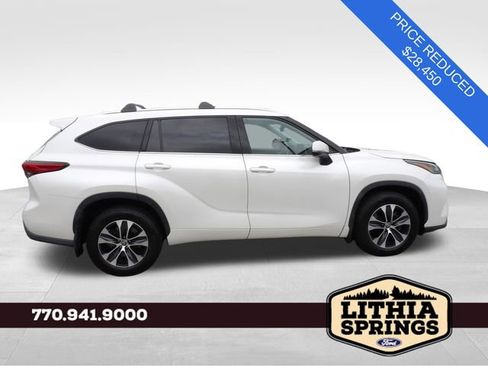 Used 2021 Toyota Highlander XLE AWD/4WD image 10