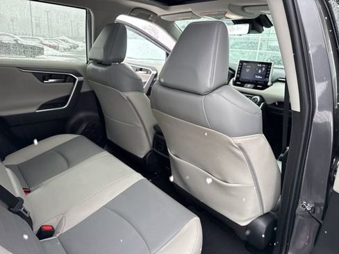 Used 2022 Toyota RAV4 Limited image 30