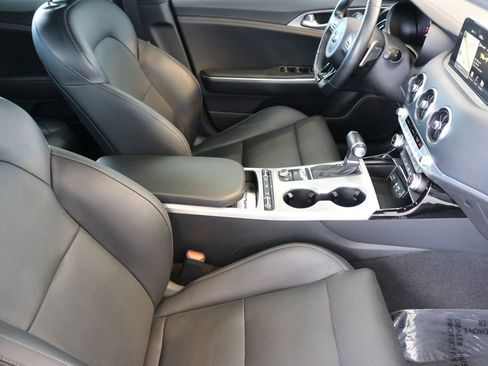 Used 2020 Kia Stinger GT1 image 44