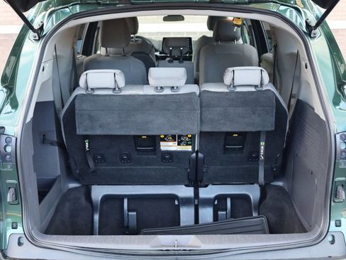 Used 2021 Toyota Sienna LE image 11