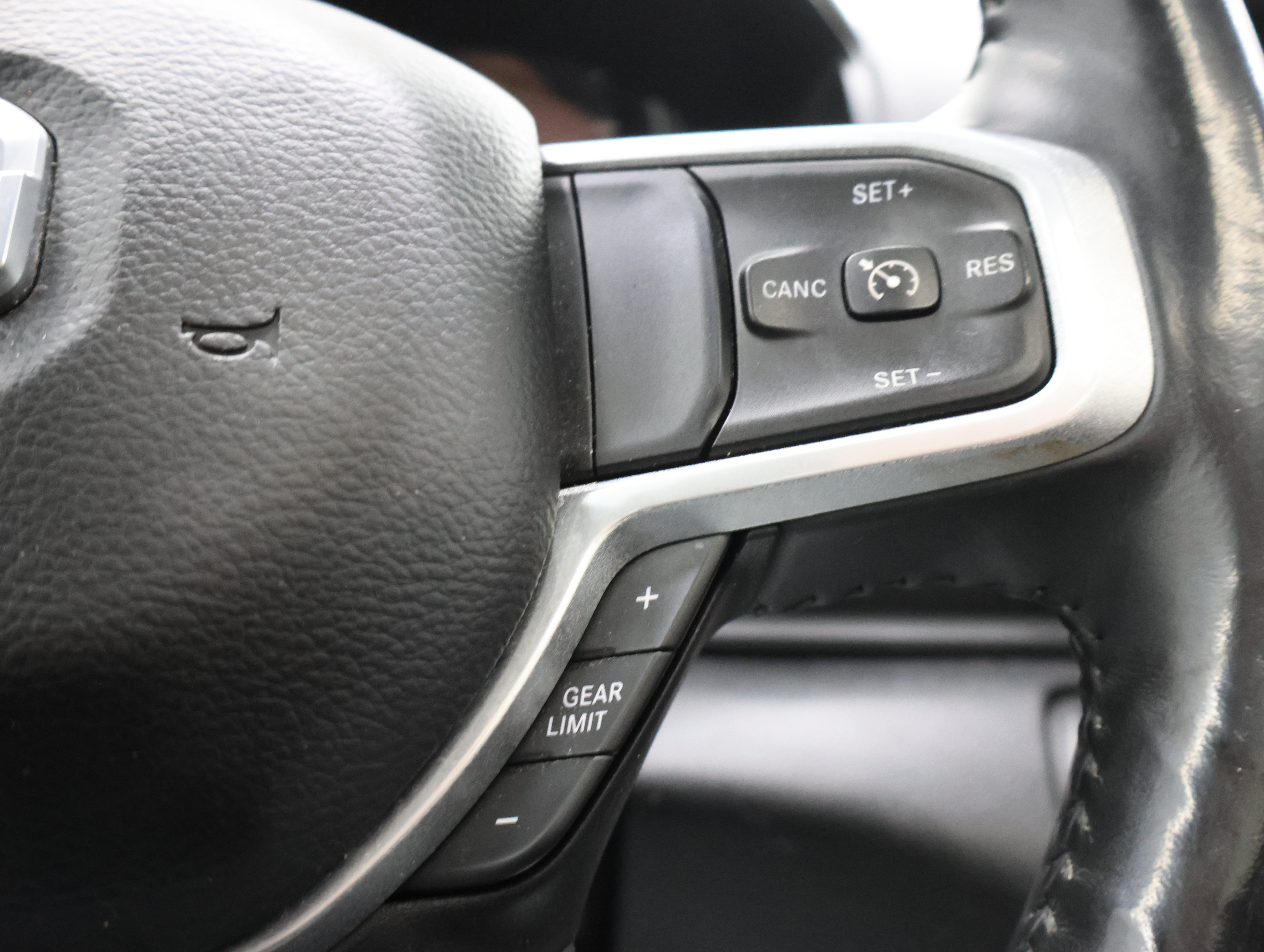 Used 2020 RAM 1500 Laramie AWD/4WD image 15