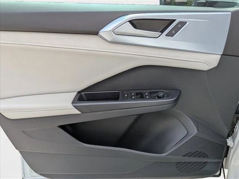 New 2025 Volkswagen Taos SE image 12
