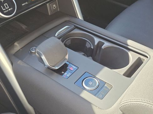 Certified 2025 Land Rover Discovery S AWD/4WD image 25