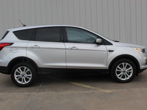 Used 2019 Ford Escape SE image 3