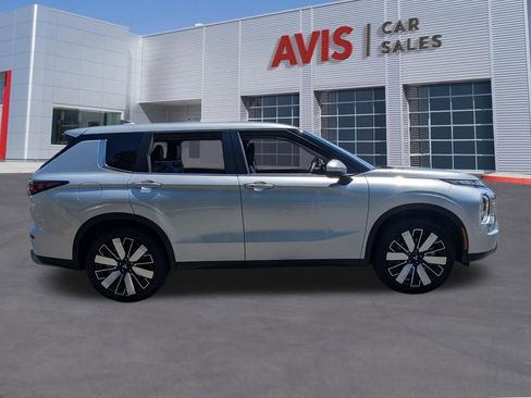 Used 2025 Mitsubishi Outlander SE AWD/4WD image 5