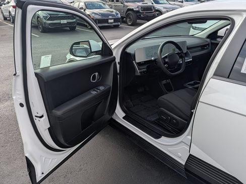 Certified 2024 Hyundai Ioniq 5 SEL RWD image 32