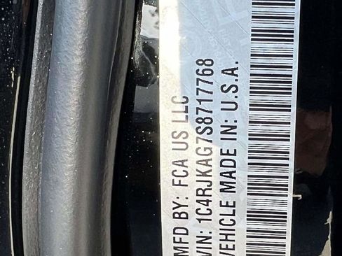 Used 2025 Jeep Grand Cherokee L Laredo AWD/4WD image 25