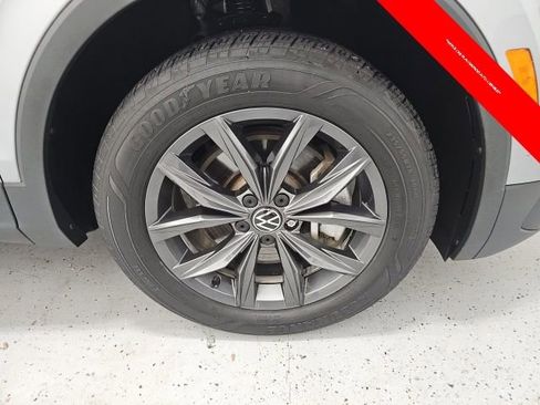 Used 2022 Volkswagen Tiguan SE image 8