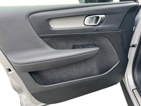 Certified 2025 Volvo XC40 B5 Plus image 10