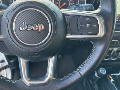 Used 2018 Jeep Wrangler Unlimited Sahara image 23