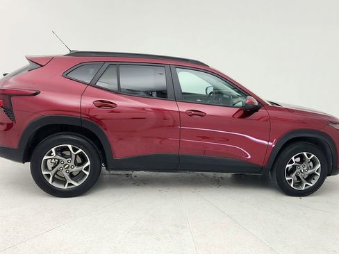 Certified 2025 Chevrolet Trax LT w/ LT Convenience Package image 9