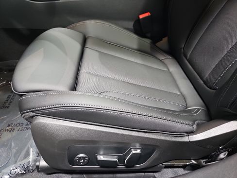 New 2026 BMW 330i Sedan w/ M Sport Package image 30