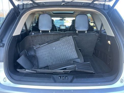 Used 2023 Lincoln Aviator Reserve w/ Equipment Group 201A image 11