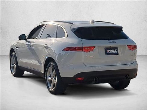 Used 2018 Jaguar F-PACE Premium image 8