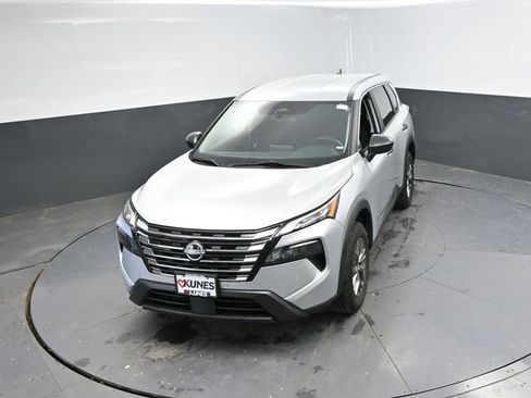 Used 2024 Nissan Rogue S AWD/4WD image 40