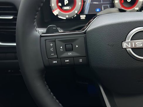 Used 2025 Nissan Rogue SL w/ Tech Package AWD/4WD image 16