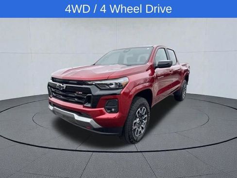 Used 2024 Chevrolet Colorado Z71 w/ Z71 Convenience Package 2 AWD/4WD image 9