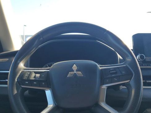 Used 2023 Mitsubishi Outlander ES image 20