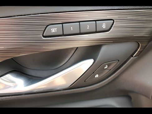 Used 2022 GMC Terrain SLT image 25