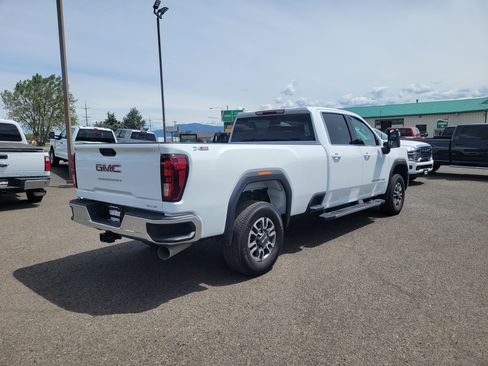 Used 2025 GMC Sierra 3500 SLE w/ SLE Convenience Package AWD/4WD image 3