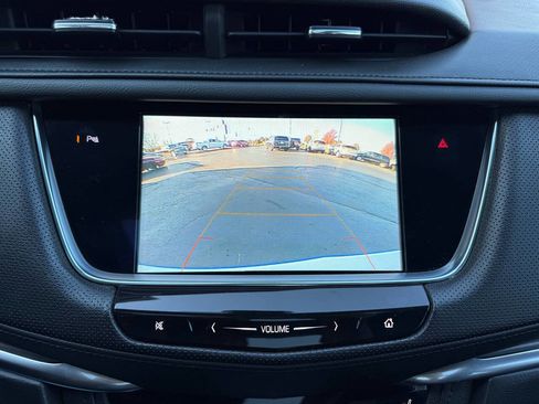 Used 2018 Cadillac XT5 Luxury w/ Driver Awareness Package image 15