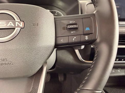 Used 2025 Nissan Rogue SV AWD/4WD image 23