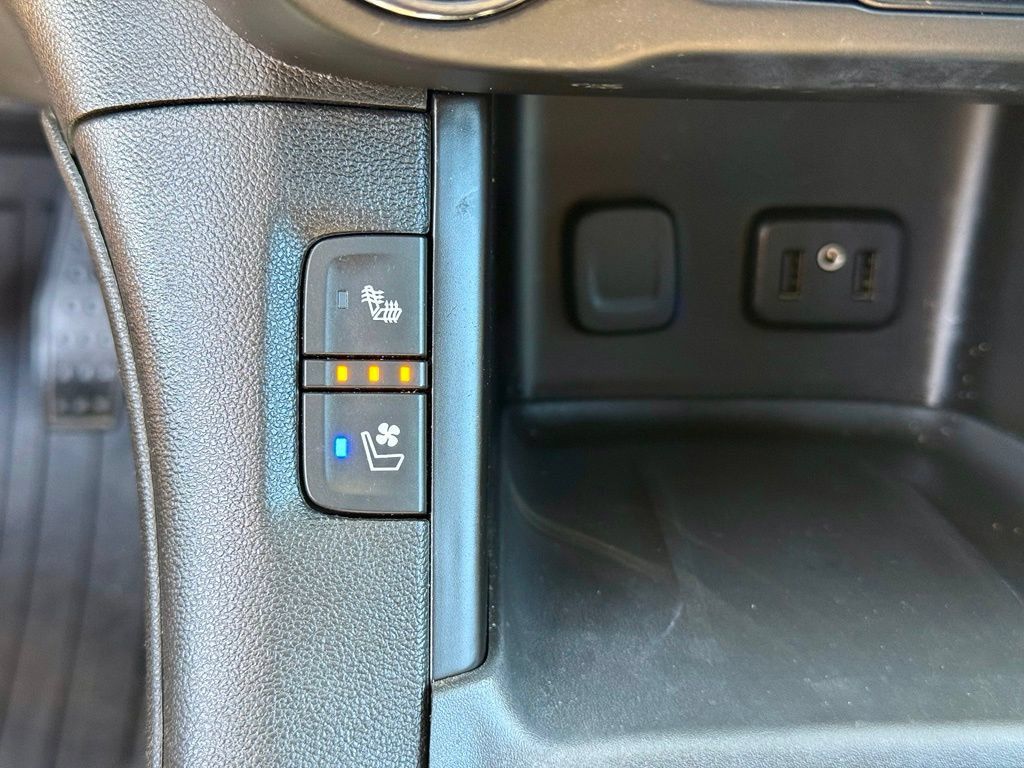 Used 2019 GMC Acadia Denali w/ Technology Package AWD/4WD image 34