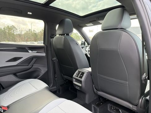 New 2026 Volkswagen Tiguan SE R-Line FWD image 18