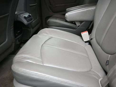 Used 2016 Chevrolet Traverse LT w/ Traveler's Package FWD image 16