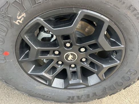 New 2026 Ford Bronco Badlands image 9