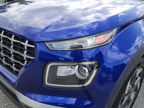 Used 2023 Hyundai Venue SEL FWD image 8