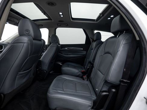 Used 2020 Buick Enclave Essence image 13