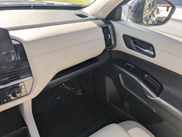 Used 2022 Nissan Pathfinder SL AWD/4WD image 14