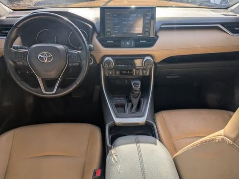 Used 2021 Toyota RAV4 XLE Premium image 16