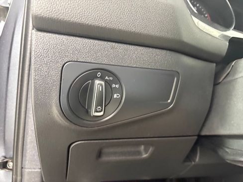 Used 2019 Volkswagen Tiguan SE w/ Panoramic Sunroof Package AWD/4WD image 24
