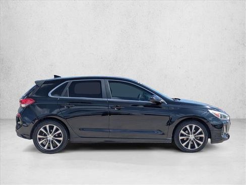 Used 2019 Hyundai Elantra GT FWD image 4