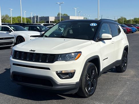 Used 2021 Jeep Compass Latitude w/ Sun and Sound Group AWD/4WD image 7