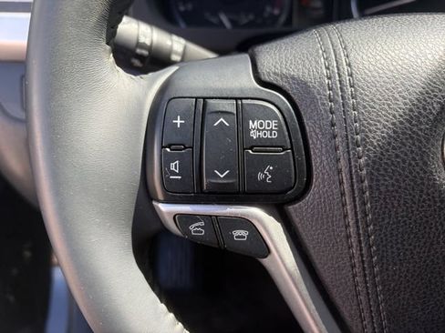 Used 2016 Toyota Highlander Limited FWD image 6