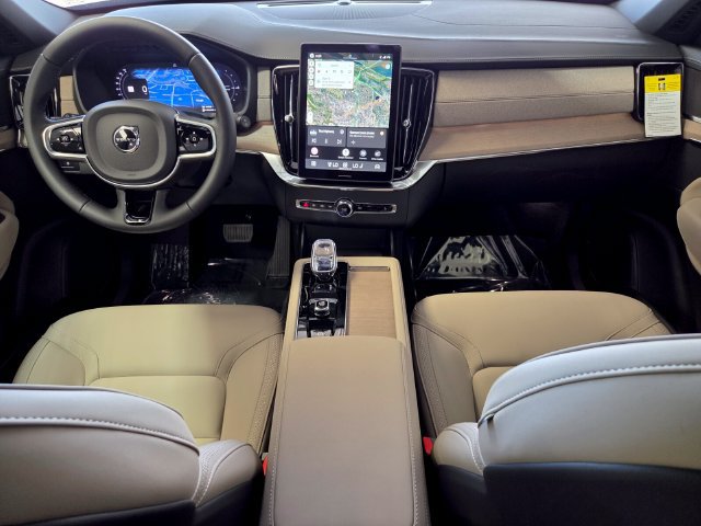 New 2026 Volvo XC90 T8 Plus w/ Protection Package Premier AWD/4WD image 17