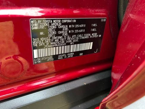 Used 2021 Toyota Venza LE w/ Carpet Mat Package (TMS) image 48