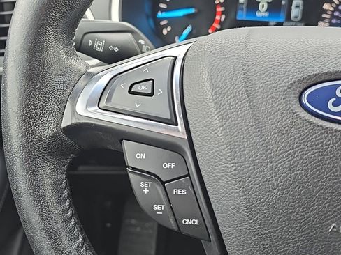 Used 2019 Ford Edge SEL image 21