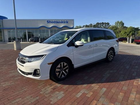 Certified 2025 Honda Odyssey EX-L image 4